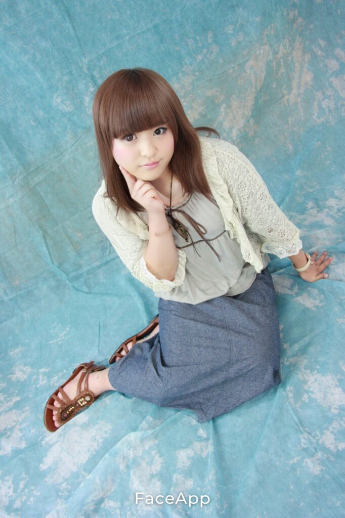 熟女装風の自撮り写真、顔は加工してます。