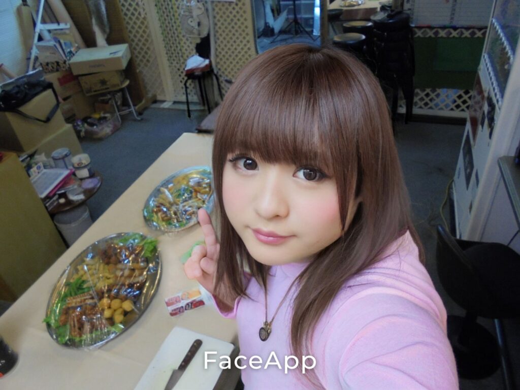 バイト先のカフェのイベントで女装させられる男子